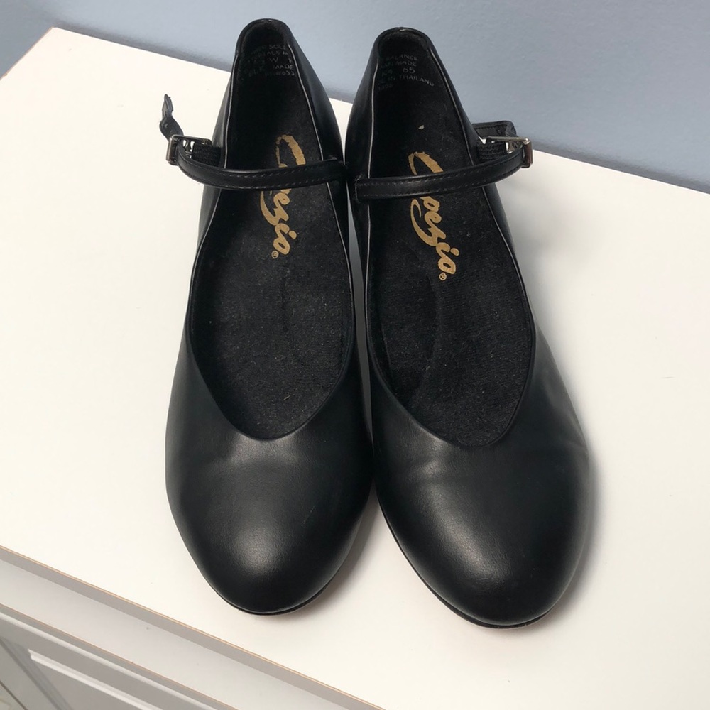 Capezio Jr Footlight Character Shoe